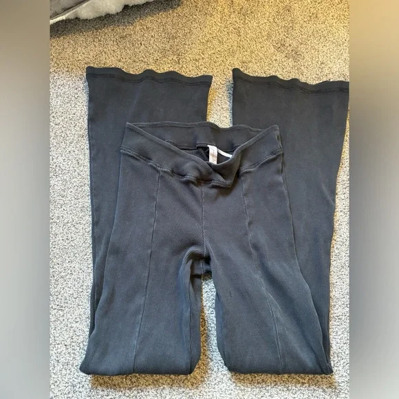 Urban Outfitters Lola Pant - Picture 2 of 4